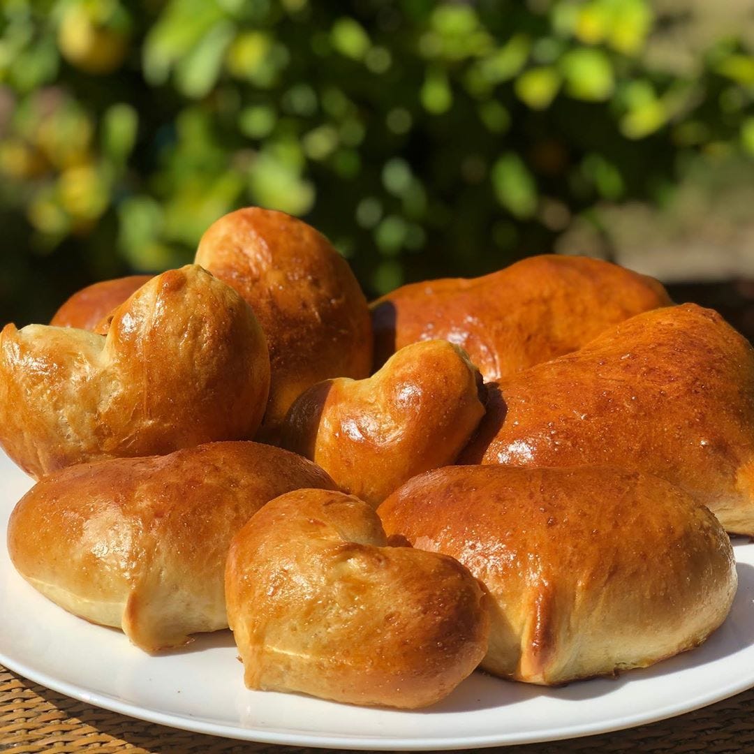 A plate with heart-shaped pain de mie.