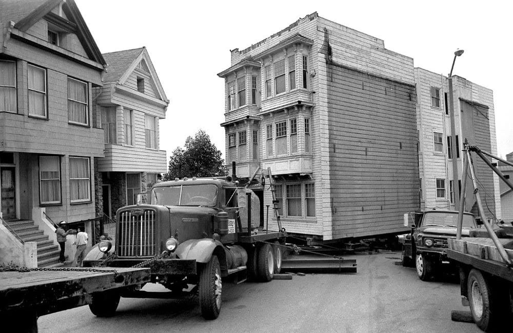 Historic Photos Show Herculean Relocation of Victorian Houses in San Francisco in the 1970s