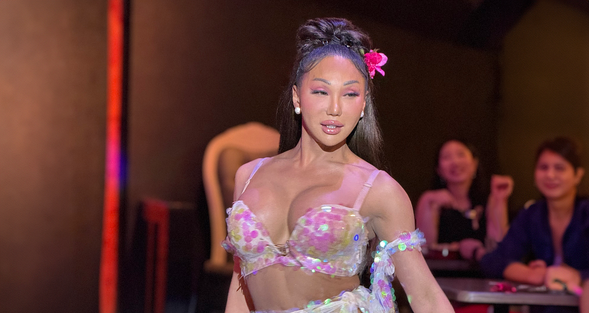 Transgender showgirls pop up in the Marina