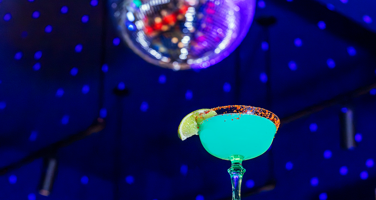 New ‘Blue Room’ mixes timeless cocktails with live music in Lower Nob Hill