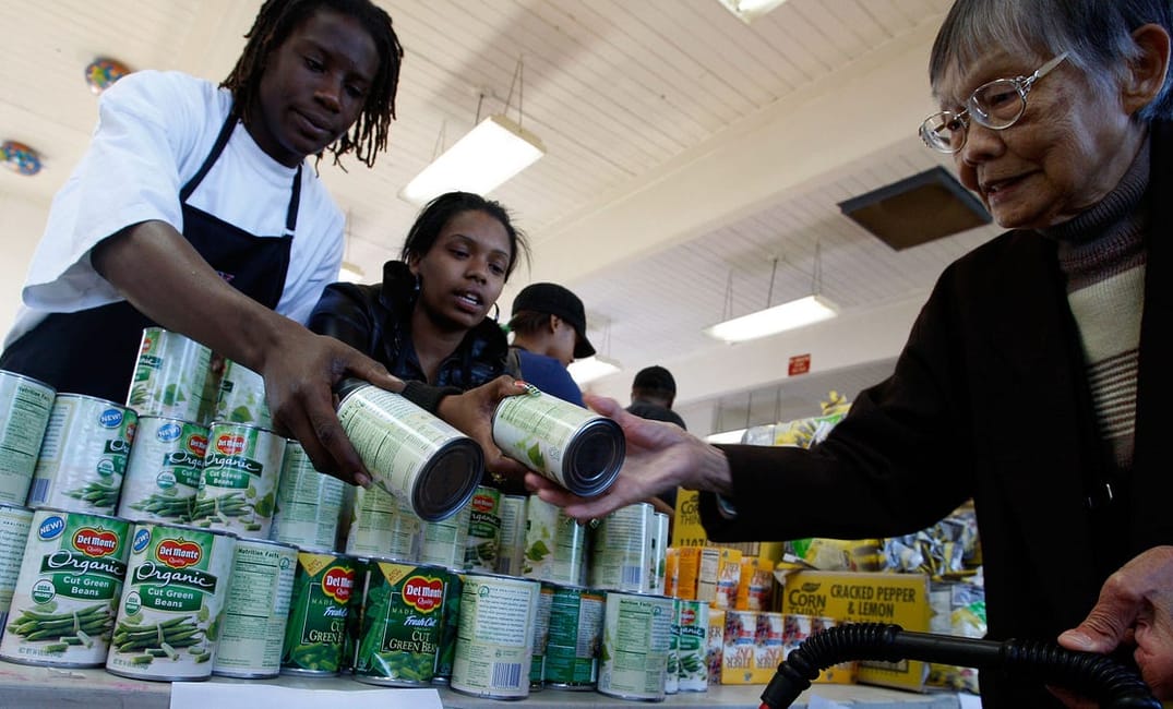 How Can I Give Back During Thanksgiving?