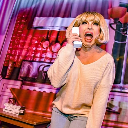 Image of: Ring ring … Hello? ‘Sqream’ is a scream at SF Oasis