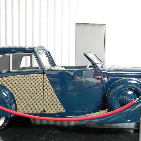 Image of: Just How Much is Academy of Art’s Vintage Car Collection Worth?