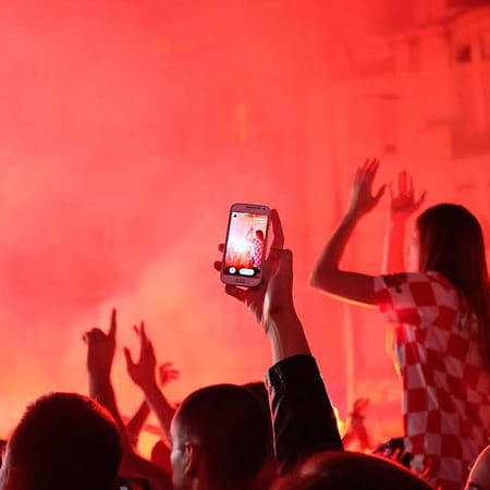 Image of: Wavework Makes Connecting at Concerts or Conferences a Cinch