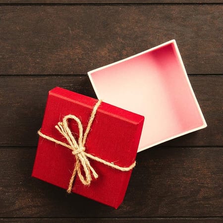 Image of: A minimalist’s guide to half-assing Christmas gifts