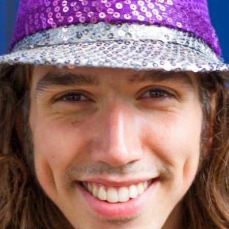 Image of: Of Course This Dude is a Professional Cuddle Therapist