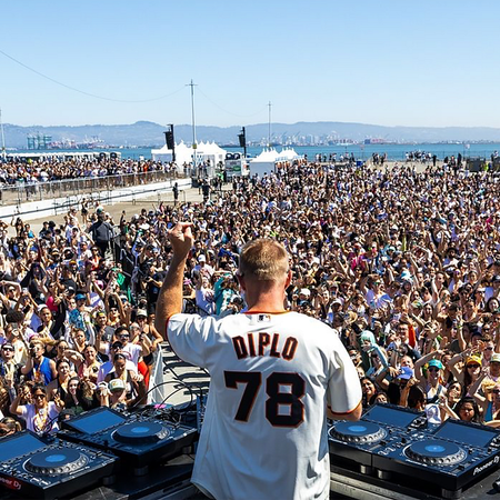 Image of: Diplo put the rave in fitness on the Embarcadero — but no LSD