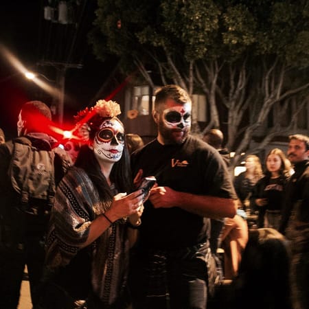 Image of: Stunning Photos from Día de los Muertos in the Mission