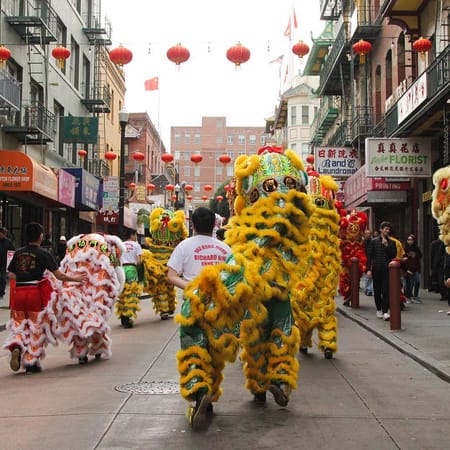 Image of: Photos: Behind the Scenes of a Lion Dance Troupe