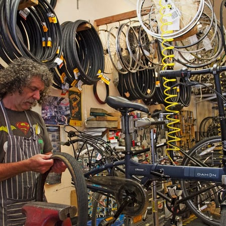 Image of: Inside the Berkeley Bike Co-Op Getting Evicted for Condos
