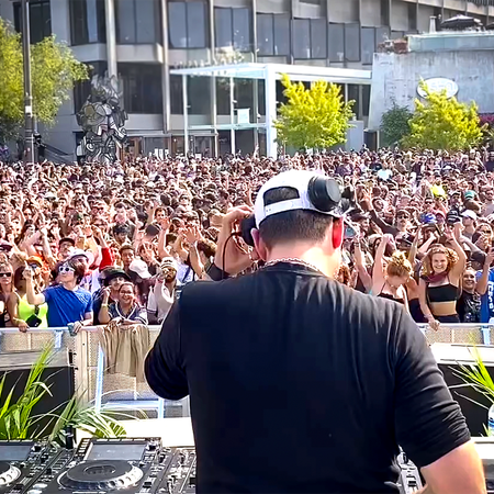 Image of: San Francisco is dead? Tell that to this massive daytime rave