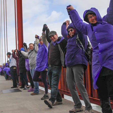 Image of: These Inauguration Day Demonstrators Formed a Human Chain Across the Golden Gate Bridge (Photos)