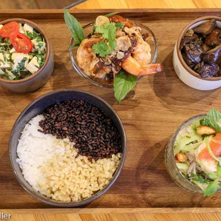 Image of: “Hed VeryThai” review: Rare Isaan Thai platters hidden off a FiDi alley