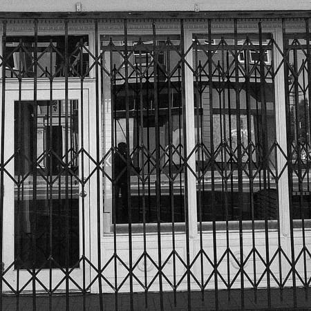 Image of: Photos: The Closed Shops of Valencia Street During Lockdown