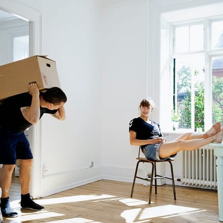 Image of: I Hired a Professional Mover — and Hooked Up With Him